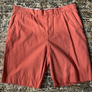 34in waist Men’s Tommy Hilfiger salmon colored flat front shorts. Worn once